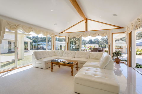 One Mile Mansion - Private Coastal Retreat FREE FAMILY ADVENTURE PASS - Accommodation 4U 11