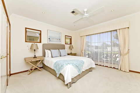 One Mile Mansion - Private Coastal Retreat FREE FAMILY ADVENTURE PASS - Accommodation 4U 15