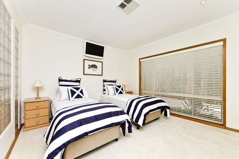 One Mile Mansion - Private Coastal Retreat FREE FAMILY ADVENTURE PASS - Accommodation 4U 17
