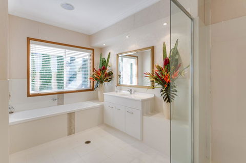 One Mile Mansion - Private Coastal Retreat FREE FAMILY ADVENTURE PASS - Accommodation 4U 9
