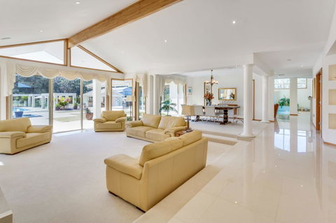 One Mile Mansion - Private Coastal Retreat FREE FAMILY ADVENTURE PASS - Accommodation 4U 12