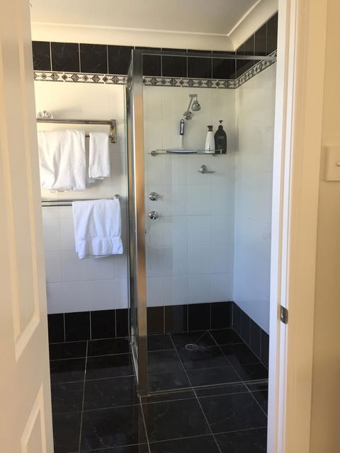 Bundanoon Lodge - Accommodation 4U 11