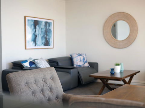 Panoramic Harbour Views And Unbeatable Comfort - Accommodation 4U 10