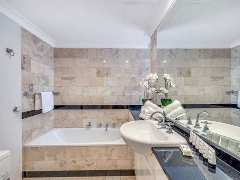 Panoramic Harbour Views And Unbeatable Comfort - Accommodation 4U 4