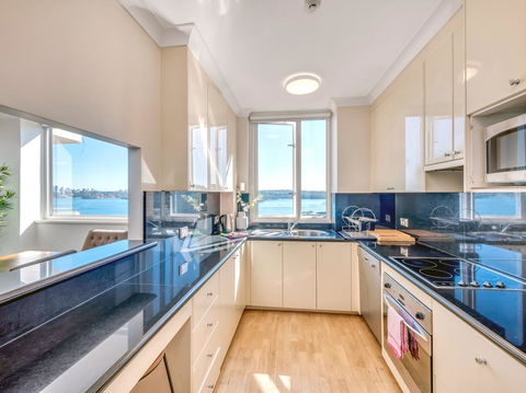 Panoramic Harbour Views And Unbeatable Comfort - Accommodation 4U 7