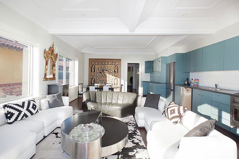 Art Deco Apartment With Breathtaking Water Views - Accommodation 4U 7