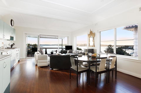 Art Deco Apartment With Breathtaking Water Views - Accommodation 4U 6