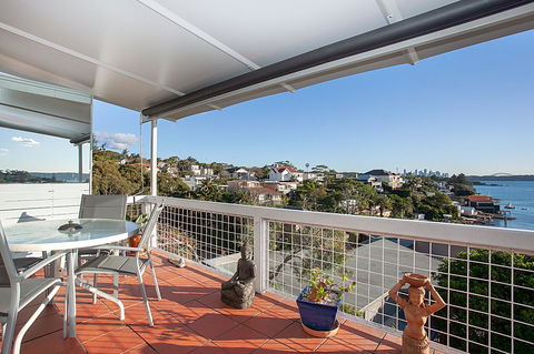 Art Deco Apartment With Breathtaking Water Views - Accommodation 4U 12