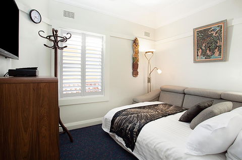 Art Deco Apartment With Breathtaking Water Views - Accommodation 4U 9