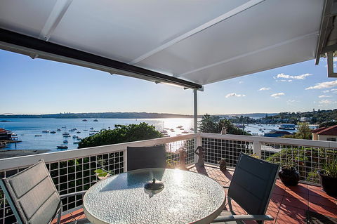 Art Deco Apartment With Breathtaking Water Views - Accommodation 4U 3