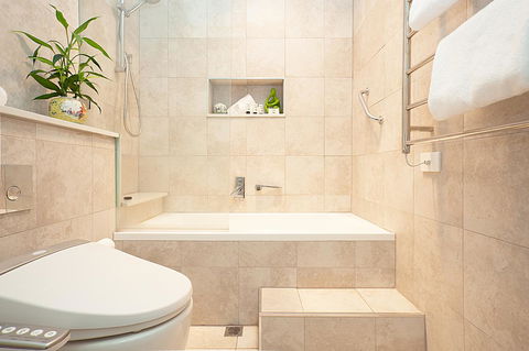 Art Deco Apartment With Breathtaking Water Views - Accommodation 4U 5