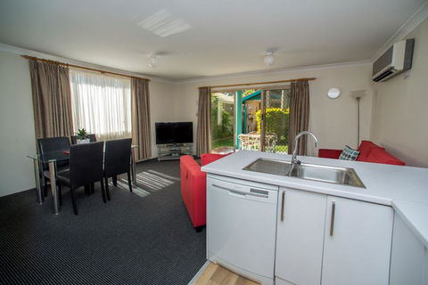Beaches Serviced Apartments - Accommodation 4U 19