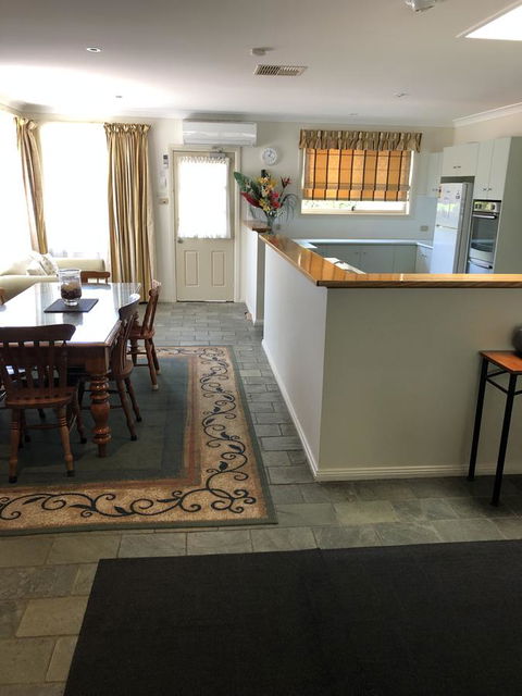 Beaches Serviced Apartments - Accommodation 4U 5