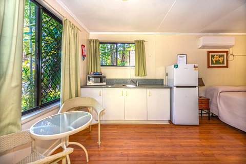 Oasis Tourist Park - Accommodation 4U 6