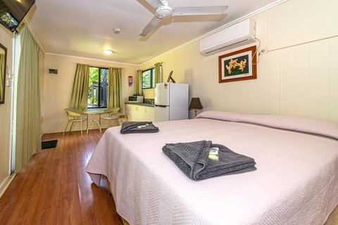 Oasis Tourist Park - Accommodation 4U 9