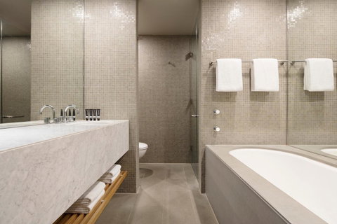 Hotel Realm - Accommodation 4U 14