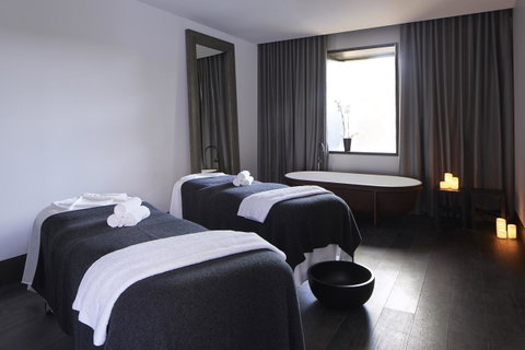 Hotel Realm - Accommodation 4U 23