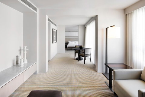 Hotel Realm - Accommodation 4U 13