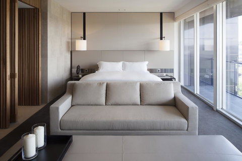 Hotel Realm - Accommodation 4U 17