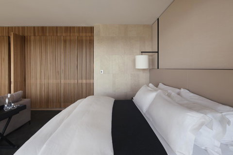 Hotel Realm - Accommodation 4U 18
