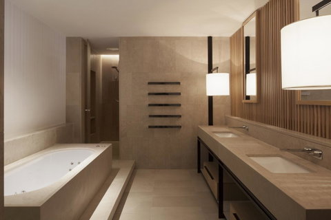 Hotel Realm - Accommodation 4U 19