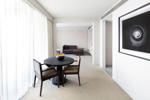 Hotel Realm - Accommodation 4U 12