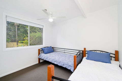 BONNY BEACH HOUSE - Holiday Accomodation With Pool - Accommodation 4U 3