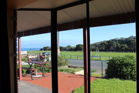 Bott's Beach Retreat - Accommodation 4U 0