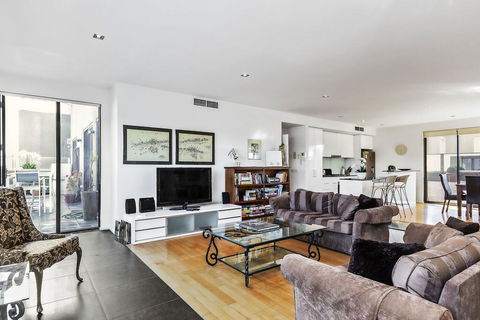 BOUTIQUE STAYS - Catani Gardens - Accommodation 4U 1