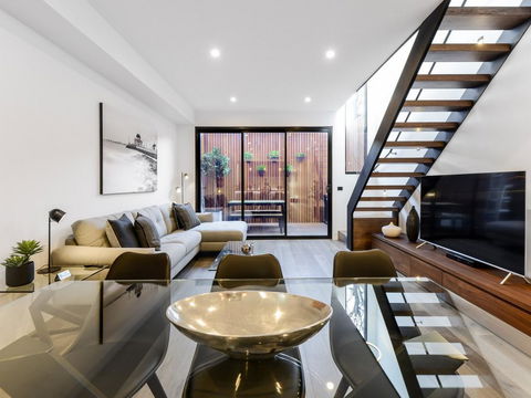 Boutique Stays - County Down, Contemporary Port Melbourne Home - Accommodation 4U 0