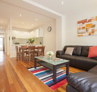 Boutique Stays - Melrose Terrace Townhouse in North Melbourne - Accommodation 4U