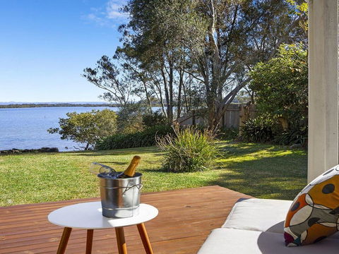 Braeside - Waterfront, Fireplace - Accommodation 4U 0