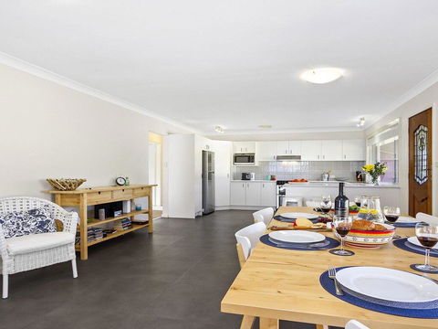 Braeside - Waterfront, Fireplace - Accommodation 4U 3