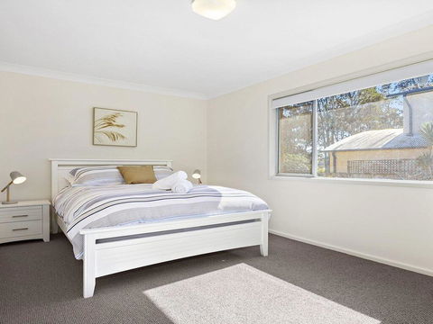 Braeside - Waterfront, Fireplace - Accommodation 4U 1