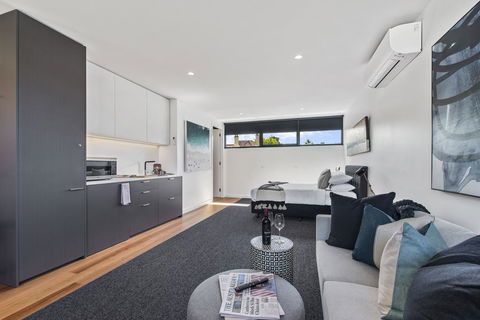 Brand New Beachside Studio Apartment - Accommodation 4U 1