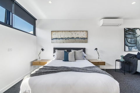 Brand New Beachside Studio Apartment - Accommodation 4U 2