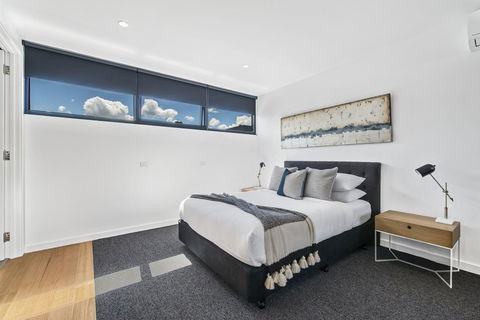 Brand New Beachside Studio Apartment - Accommodation 4U 0