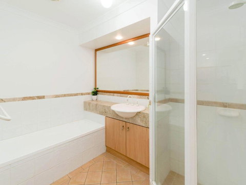 Breakers Block 3 - Unit 2 - Pool In Complex - Across The Road From The Beach - Accommodation 4U 3