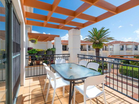 Breakers Block 3 - Unit 2 - Pool In Complex - Across The Road From The Beach - Accommodation 4U 0