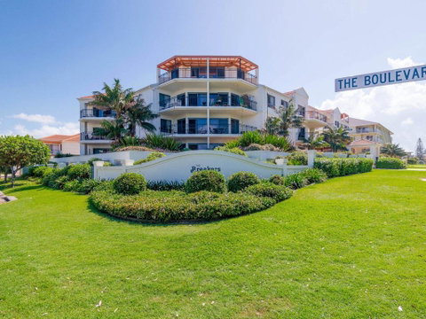 Breakers Block 3 - Unit 2 - Pool In Complex - Across The Road From The Beach - Accommodation 4U 1