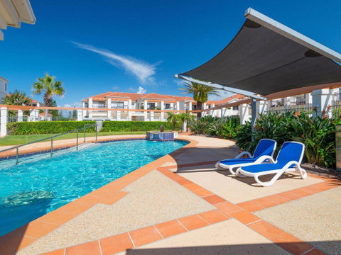 Breakers Block 3 - Unit 2 - Pool In Complex - Across The Road From The Beach - Accommodation 4U 2