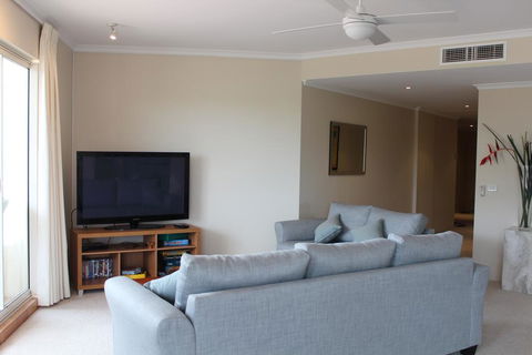 Breakwater 102 - Shoal Bay - Accommodation 4U 2
