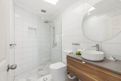 Breathtaking Views Of Sunshine Beach - Unit 7/21 Park Crescent - Accommodation 4U 3