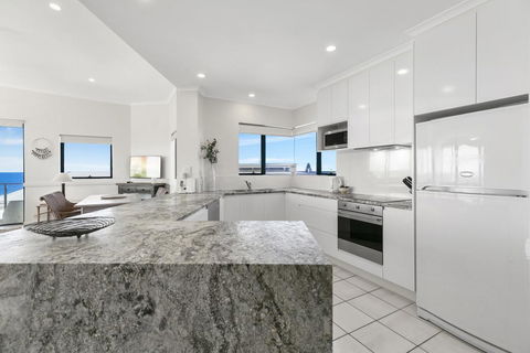 Breathtaking Views Of Sunshine Beach - Unit 7/21 Park Crescent - Accommodation 4U 1