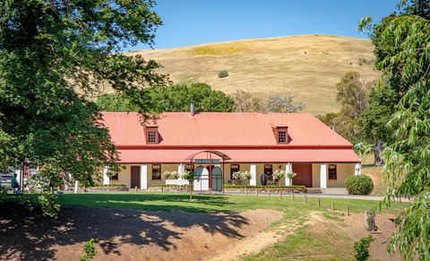 Brigham House - Accommodation 4U 1