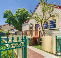 Bright 3-bedroom apartment - Central Armidale - Accommodation 4U