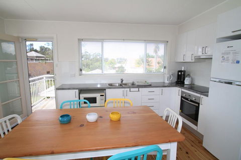 Bright And Breezy - Accommodation 4U 2