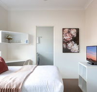 Bright Studio Steps from Westmead Hospital - Accommodation 4U