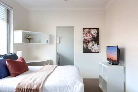 Bright Studio Steps From Westmead Hospital - Accommodation 4U 0