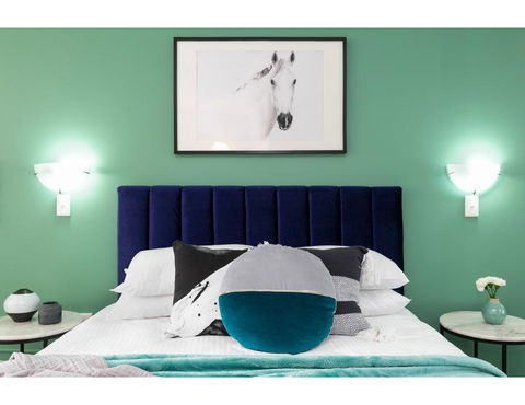 Bright, Modern Studio Steps From The Action - Accommodation 4U 3
